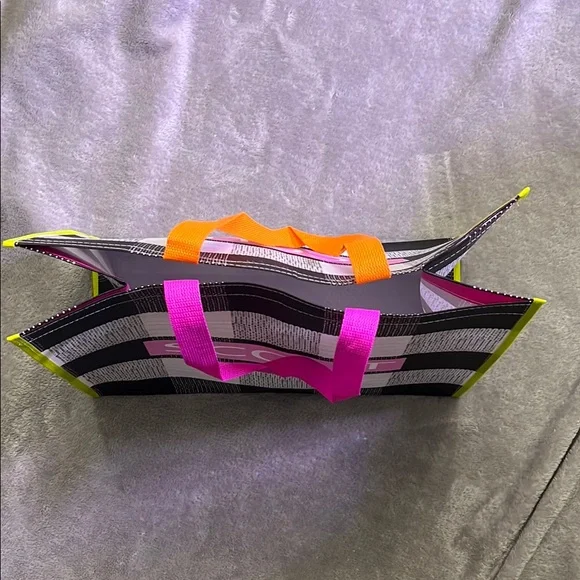 NWOT Scout Black and White Geometric Tote Bag - Picture 2 of 3